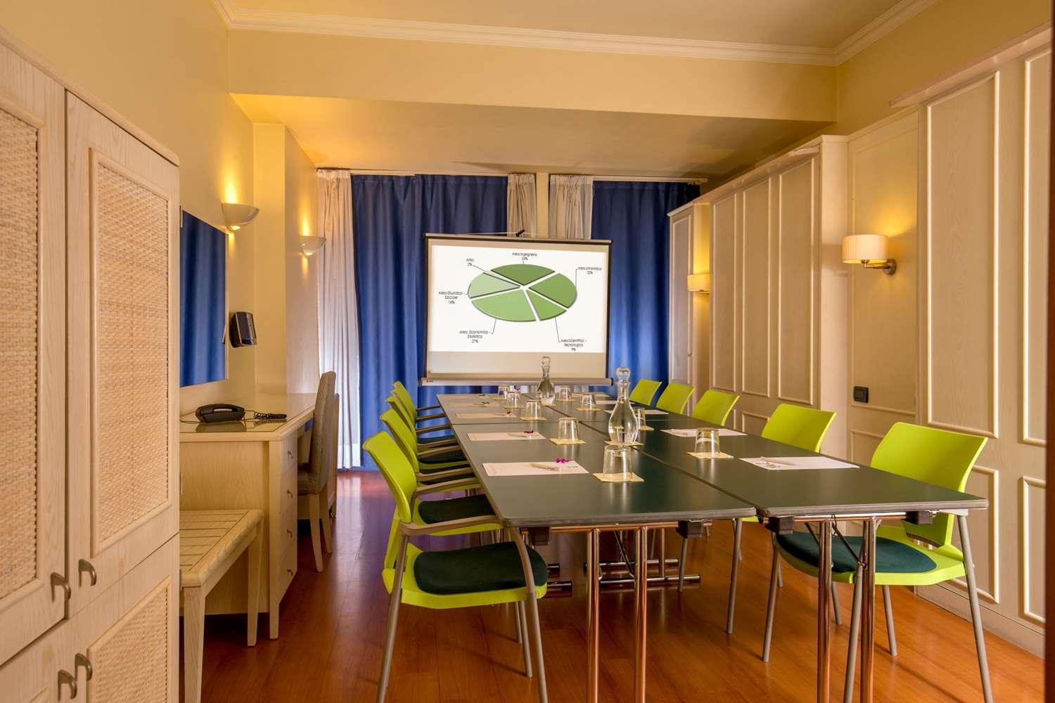 Western Globus Hotell 3*