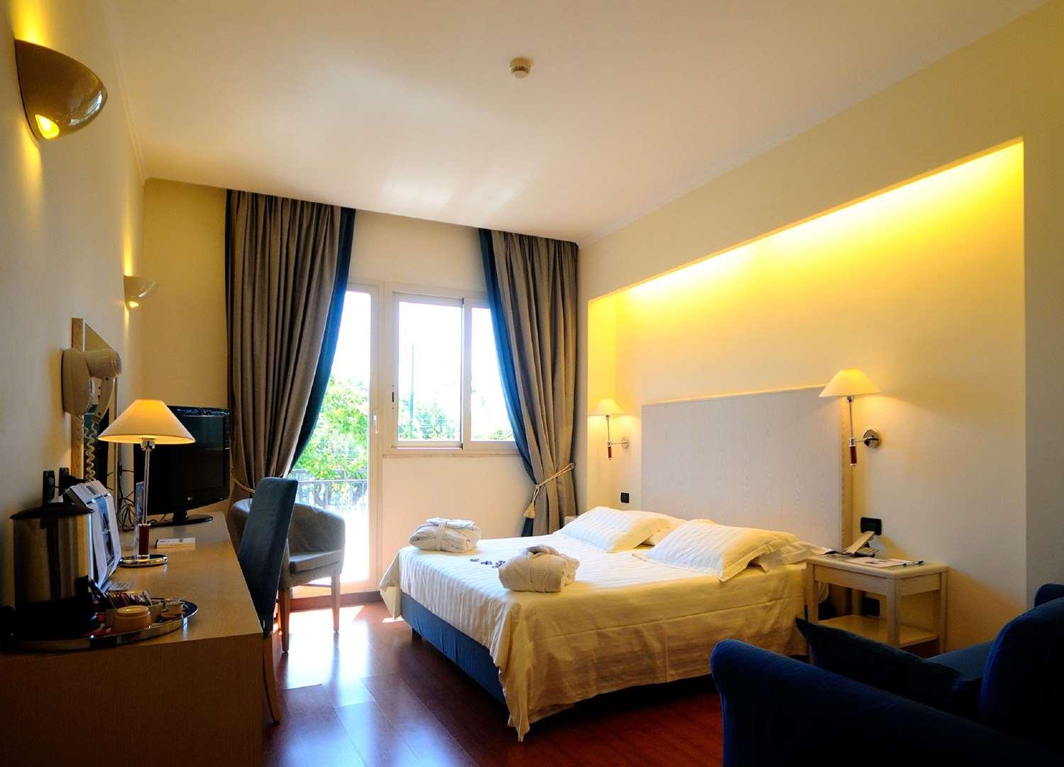 Western Globus Hotell 3*